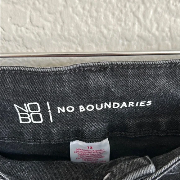 No Boundaries Women's Black Flared Jeans W/13 - Picture 3 of 4